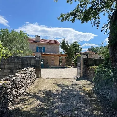 Family-sized Renovated Istrian House W/lavand Field - 20min From Rovinj.