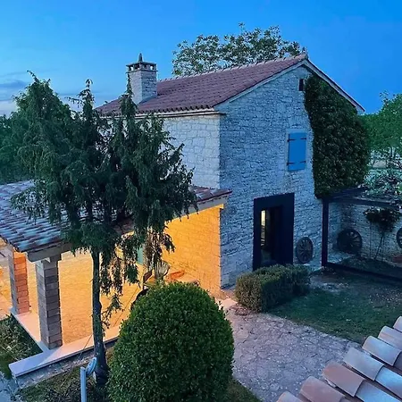 Nyaraló Family-sized Renovated Istrian House W/lavand Field - 20min From Rovinj. *