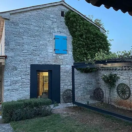 Family-sized Renovated Istrian House W/lavand Field - 20min From Rovinj. Nyaraló Žminj