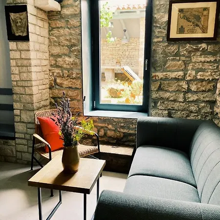 Family-sized Renovated Istrian House W/lavand Field - 20min From Rovinj. * Žminj
