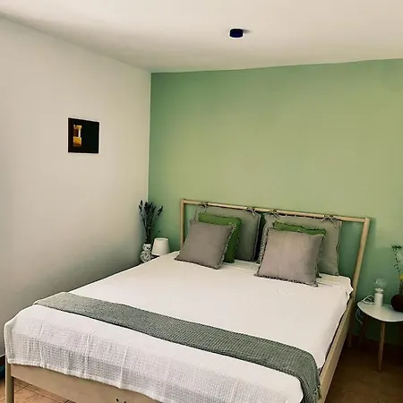 Family-sized Renovated Istrian House W/lavand Field - 20min From Rovinj. Tatil Evi *