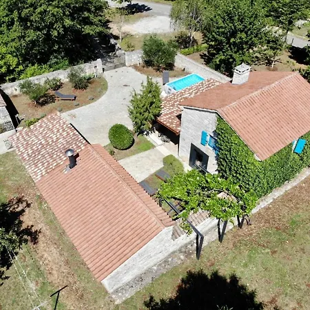 Family-sized Renovated Istrian House W/lavand Field - 20min From Rovinj.