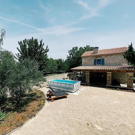 Family-sized Renovated Istrian House W/lavand Field - 20min From Rovinj. * Žminj